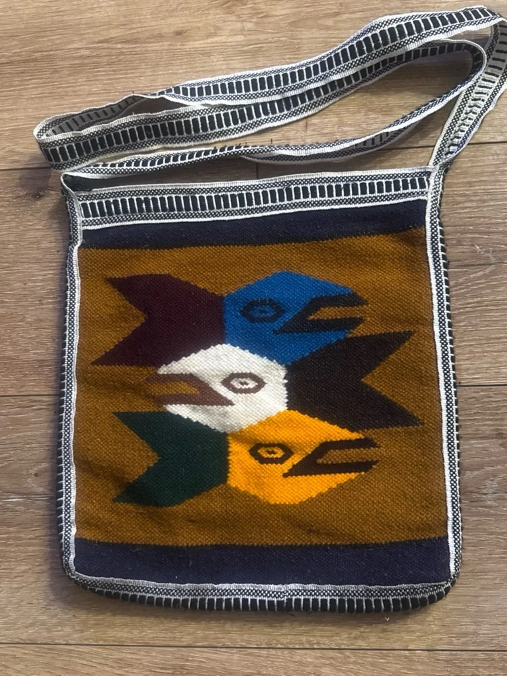 ECUADOR NATIVE INCA ART HANDMADE WOOL & COTTON CROSS BODY
